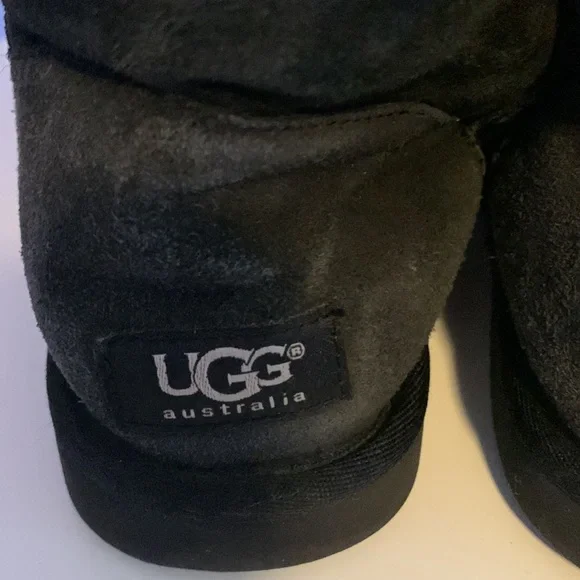 Bailey Button Ugg Short Ankle Boot - Picture 5 of 9
